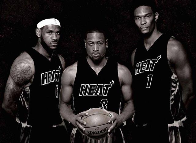 哈登生涯第12次单场55+，詹杜库生涯合计仅10次（哈登生涯55+场次达12场，詹杜库三人合计仅10场）