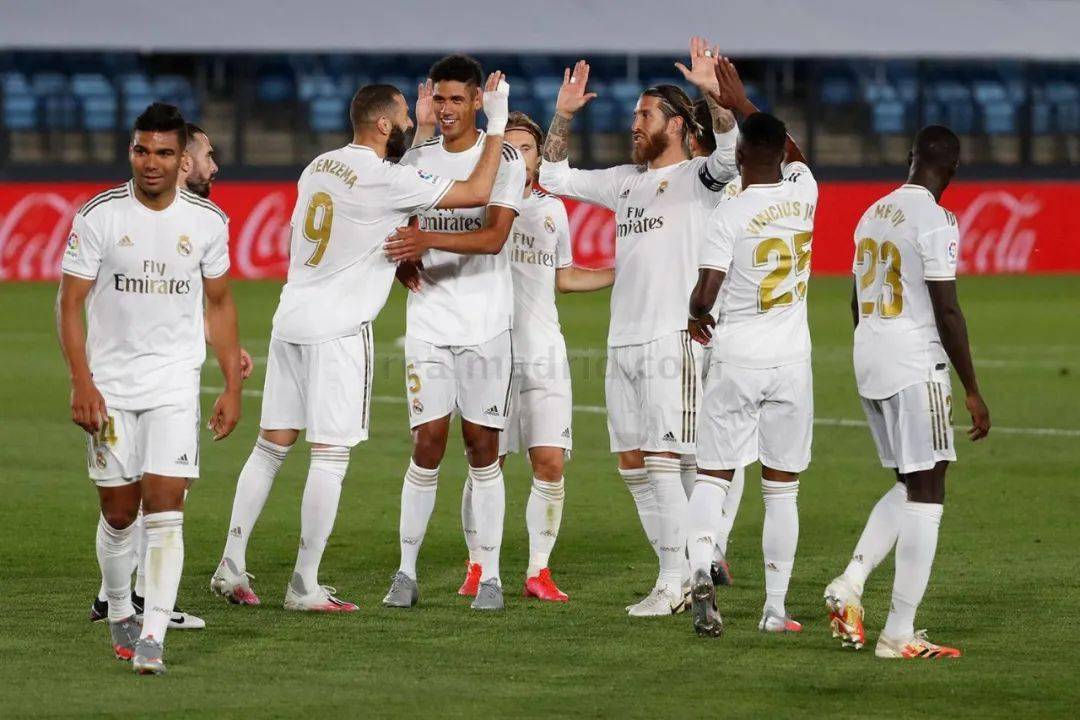 法媒：巴黎和里昂有意承办2028、2029欧联决赛，均已提交意向