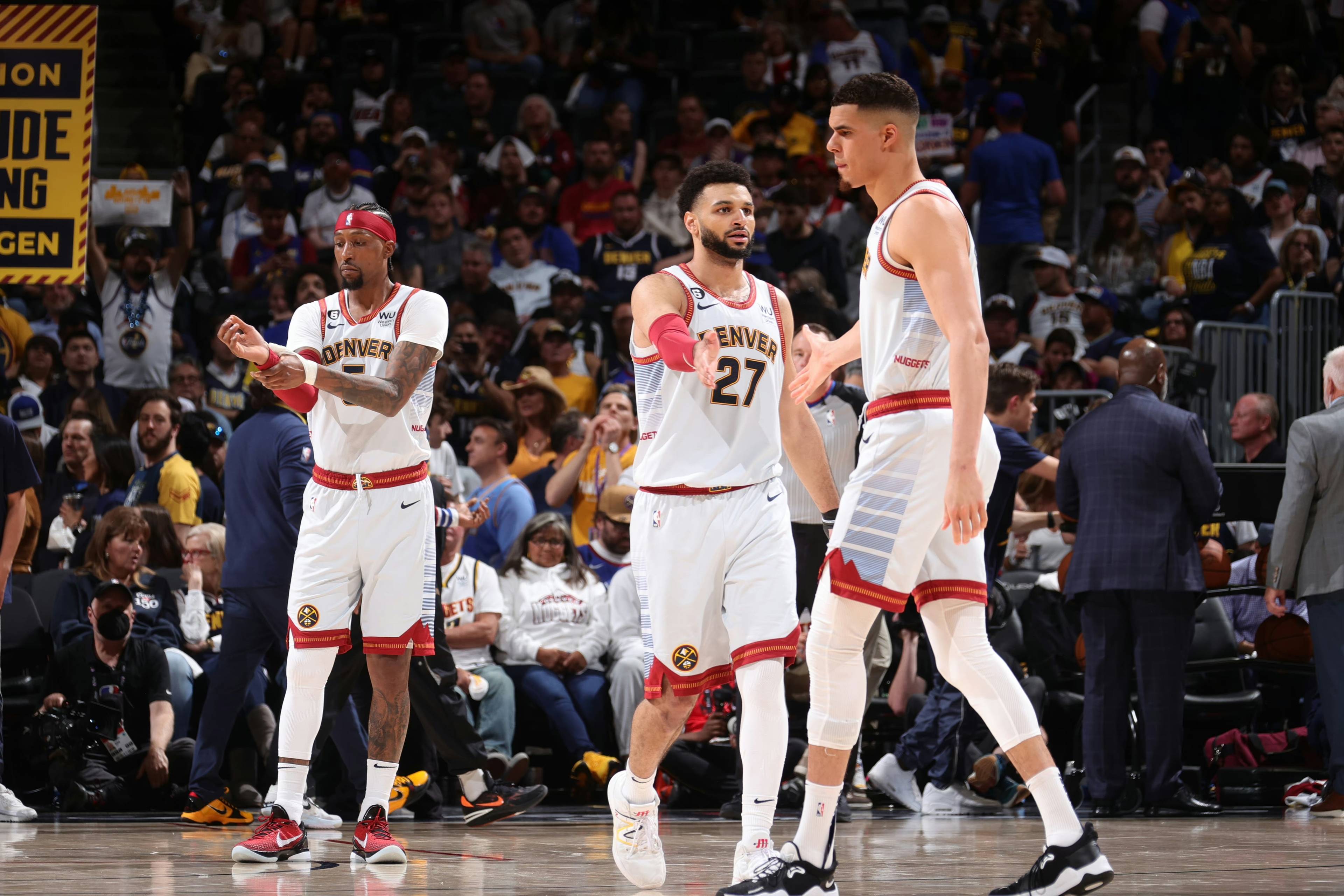 荣耀时刻！CBA新赛季揭幕战赛前，广厦领取上赛季总冠军戒指（开幕夜高光！CBA新季揭幕战前，广厦获颁上赛季总冠军戒指）