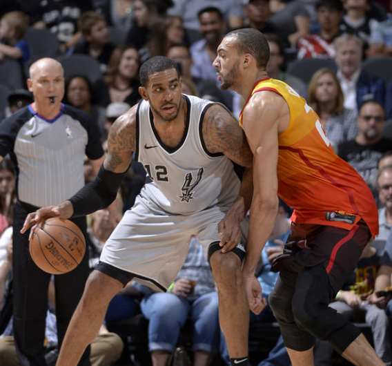 足球世界杯举办地更新交通方案，为球迷让路（世界杯举办城市优化交通安排，为球迷让路）