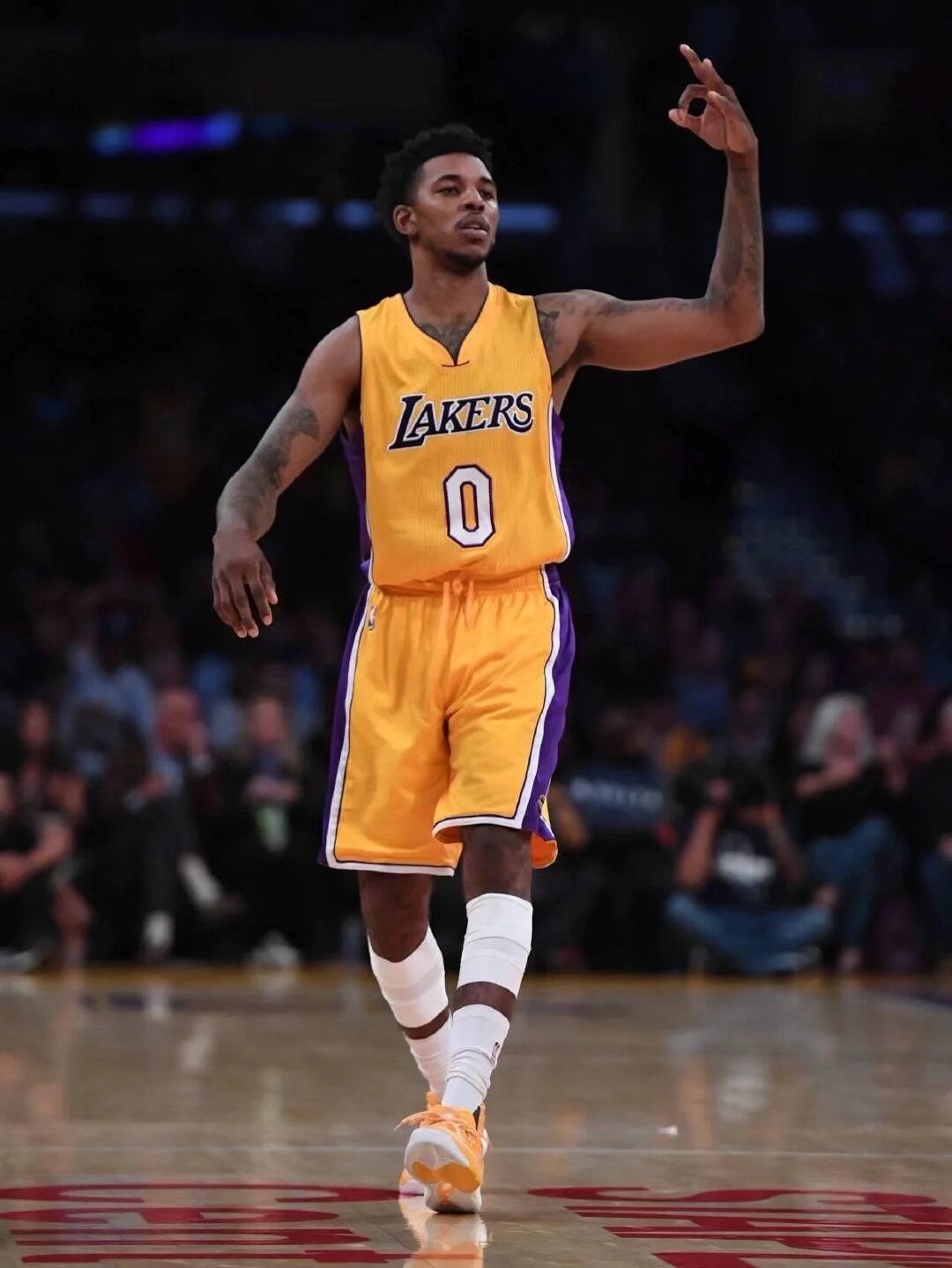 NBA：勇士主场击败灰熊 库里狂砍45分（库里轰45分，勇士主场力克灰熊）