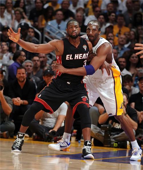 北京半场三分11中8，翟晓川&张才仁同砍11分（北京队半场三分11投8中，翟晓川与张才仁各得11分）